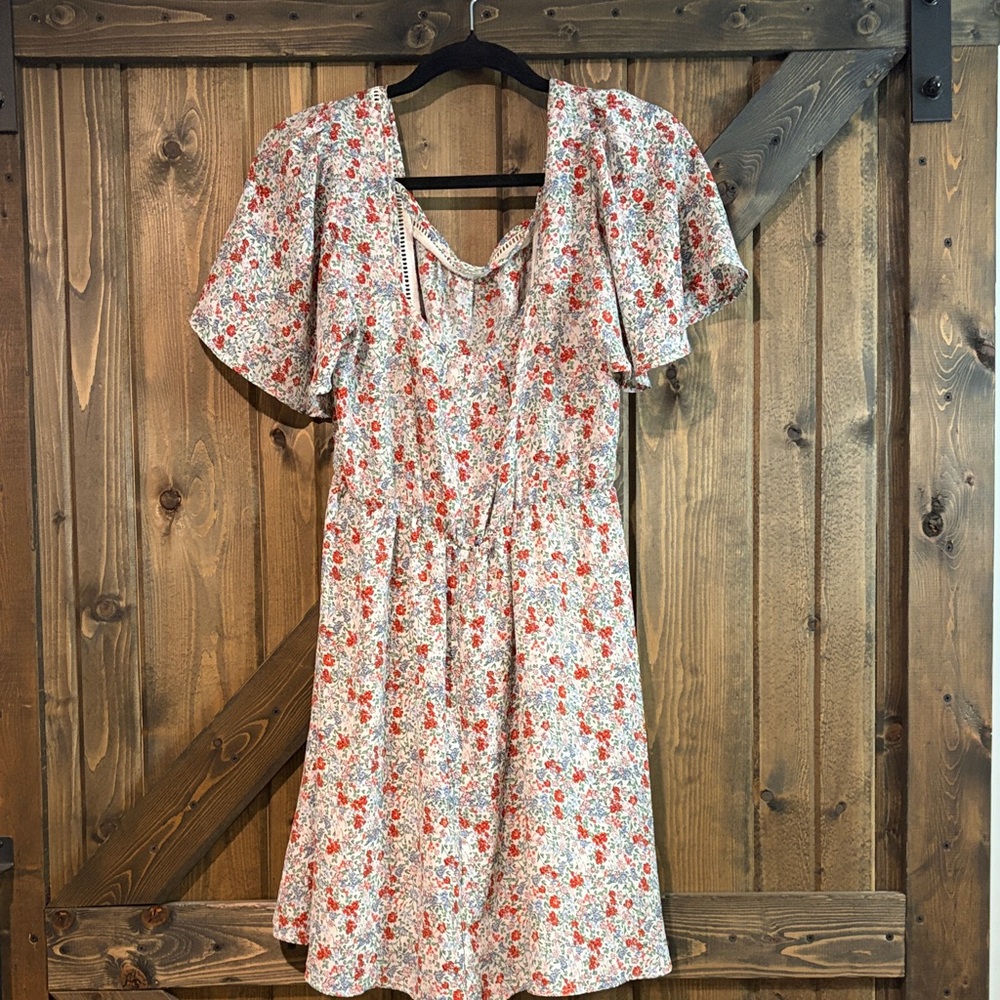 Floral Tie-Front Flutter Sleeve Dress in Cream and Red